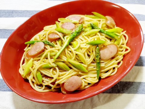 アスパラとウインナーのパスタ